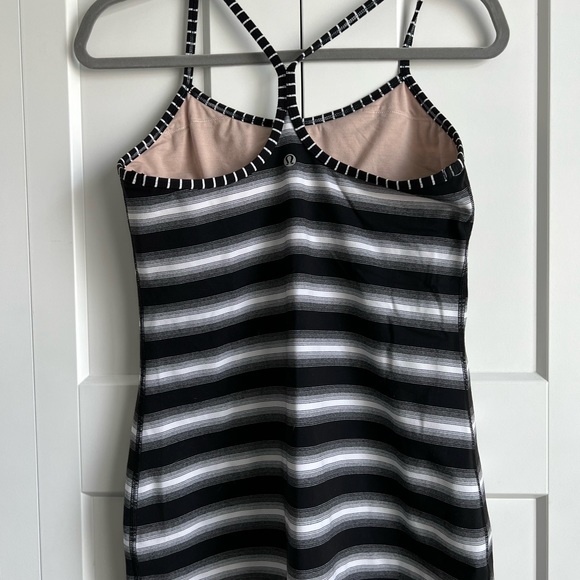 Lululemon Power Y tank - Picture 3 of 4